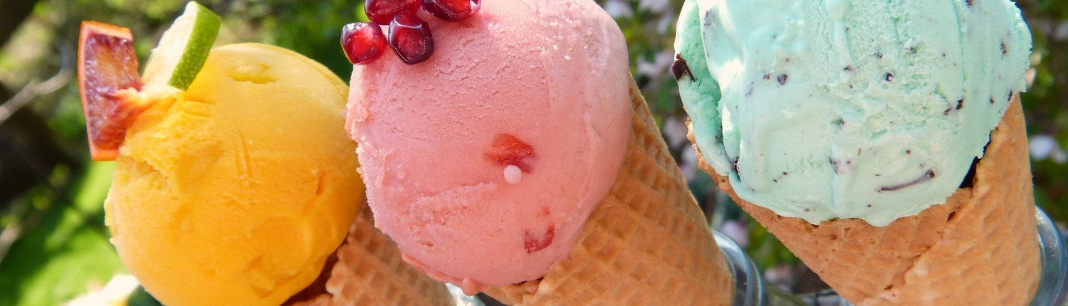 Trois cornets de glace aux parfums différents